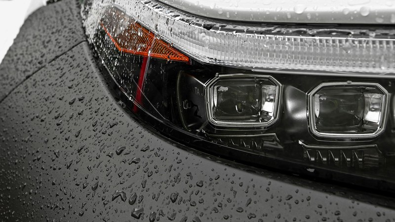 Precision automotive technology – symbol of Lünstroth's cross-industry intelligence